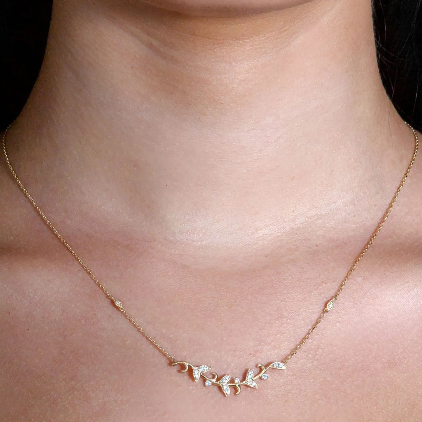 0.25 ctw Diamond Milgrain Leaf Necklace Pendant