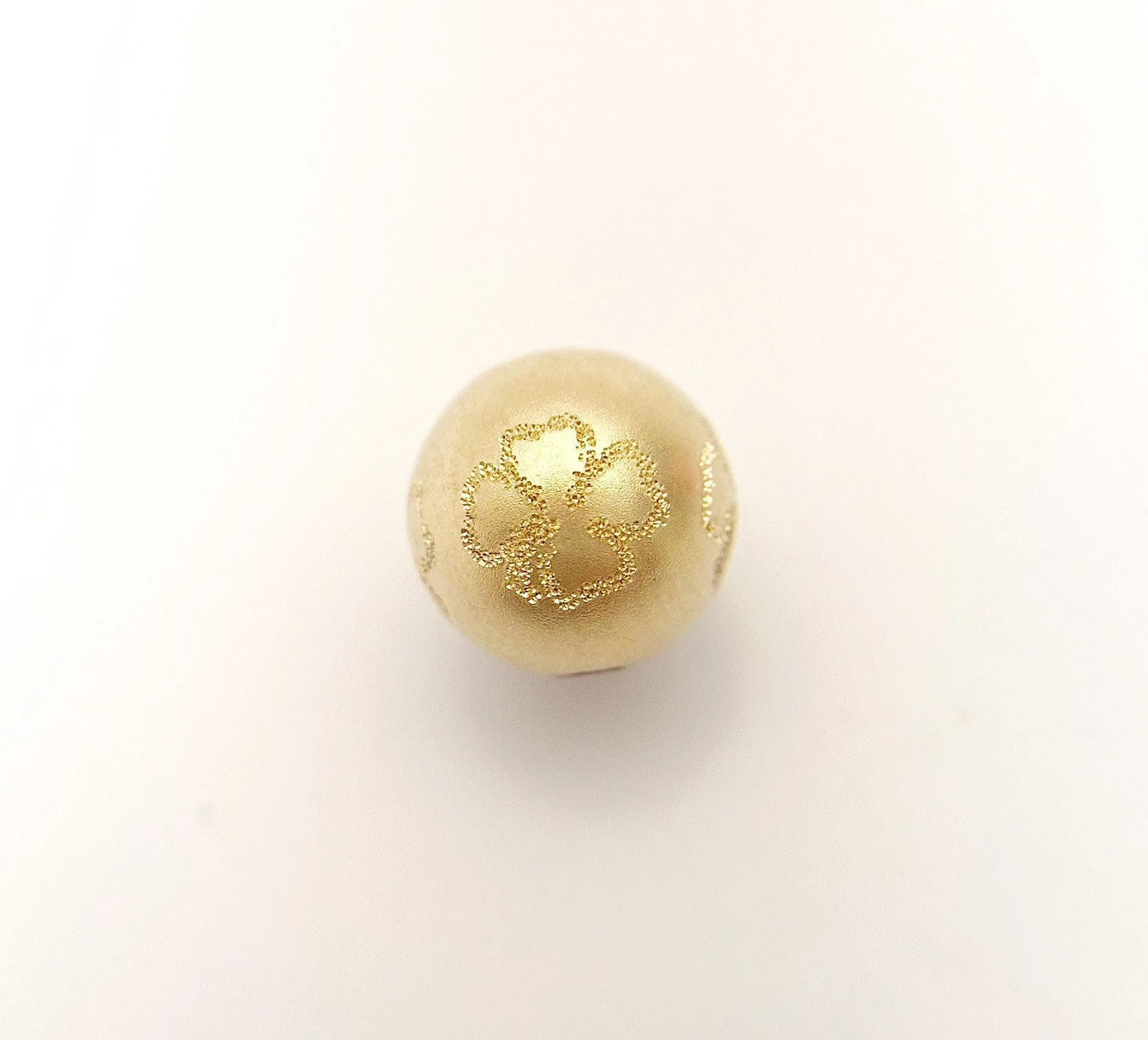 14k Gold Filled 8.0mm Sand Blasted Stardust Clover Bead 1.8mm Hole (4004780SB4LC)