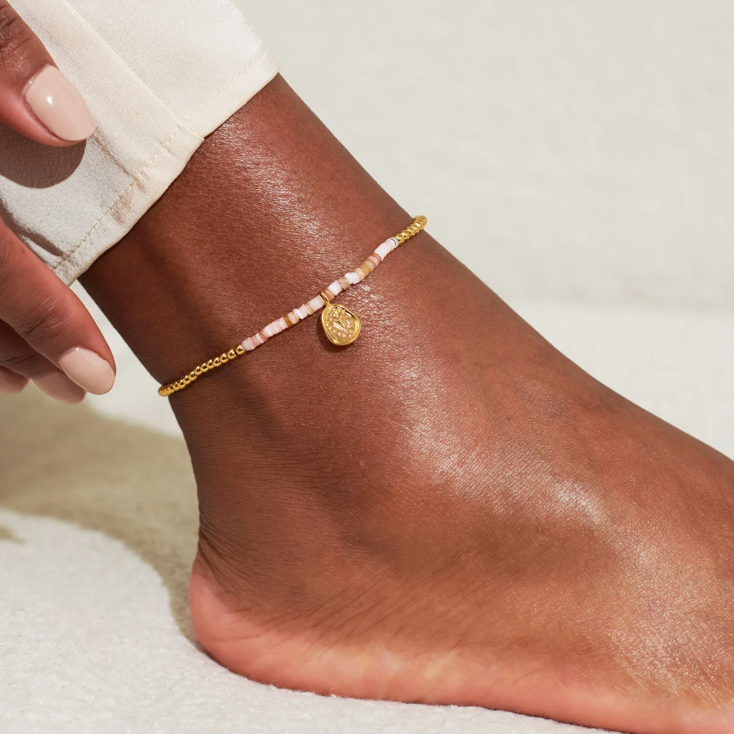 A Little & Co - Brass - Gold -Pink Shells - Heart Heart Stretch Beaded Anklet 9 1/16"