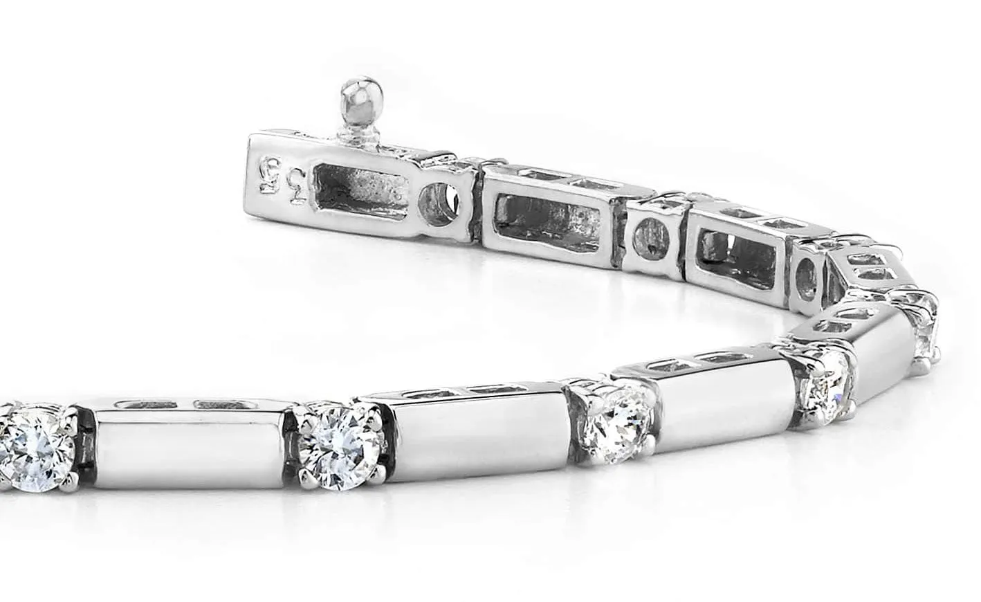 Clean Design Diamond And Bar Diamond Bracelet with 5.00 ct.(finished) 5.0mm