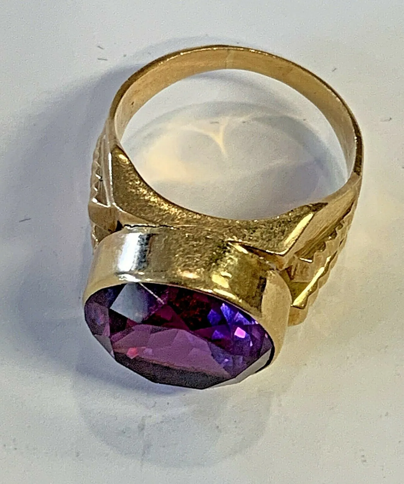 Estate 18k Cocktail Ring w /Large Round Purple Stone Size 7