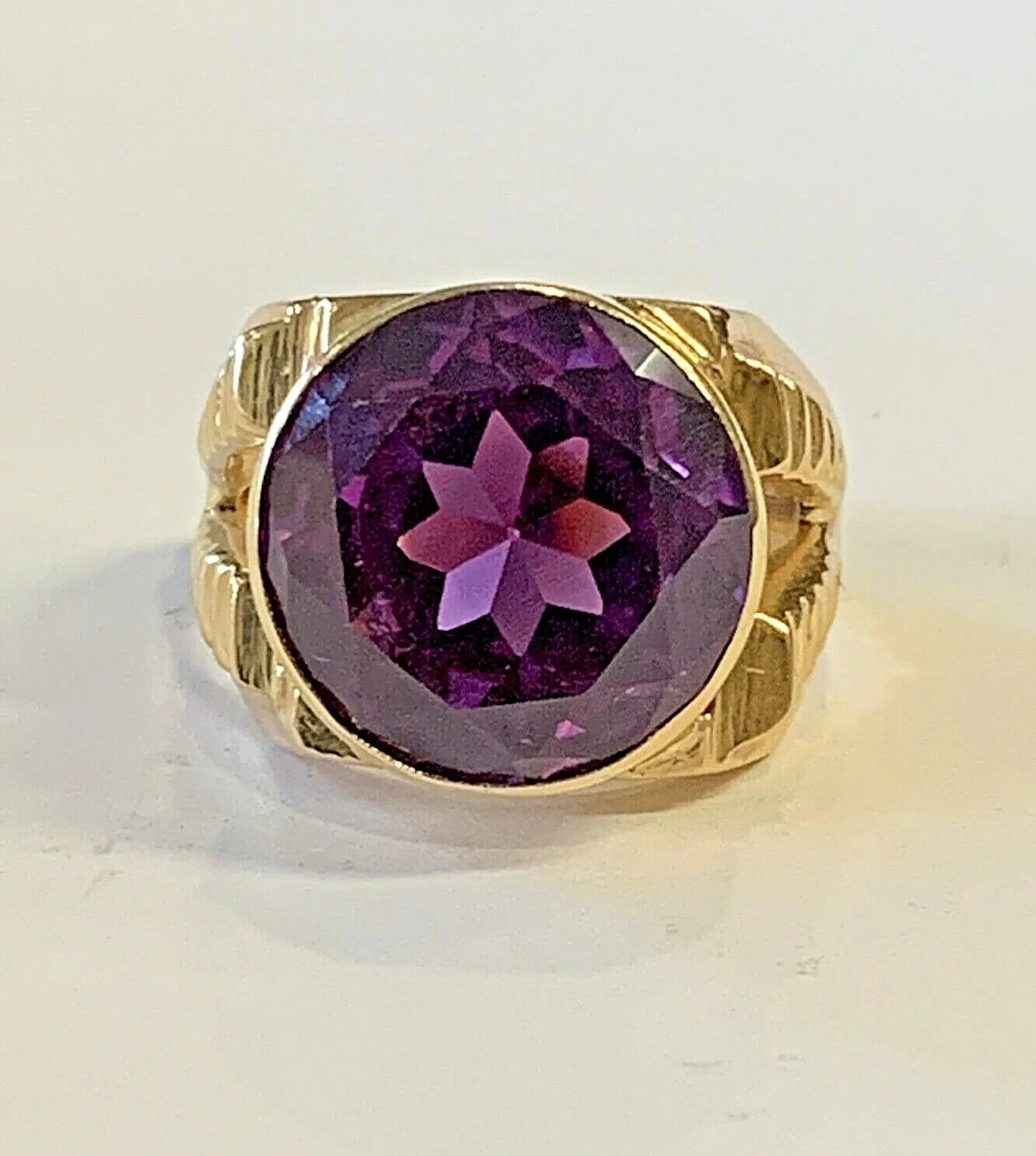 Estate 18k Cocktail Ring w /Large Round Purple Stone Size 7