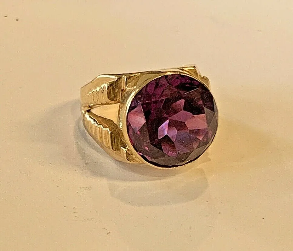 Estate 18k Cocktail Ring w /Large Round Purple Stone Size 7