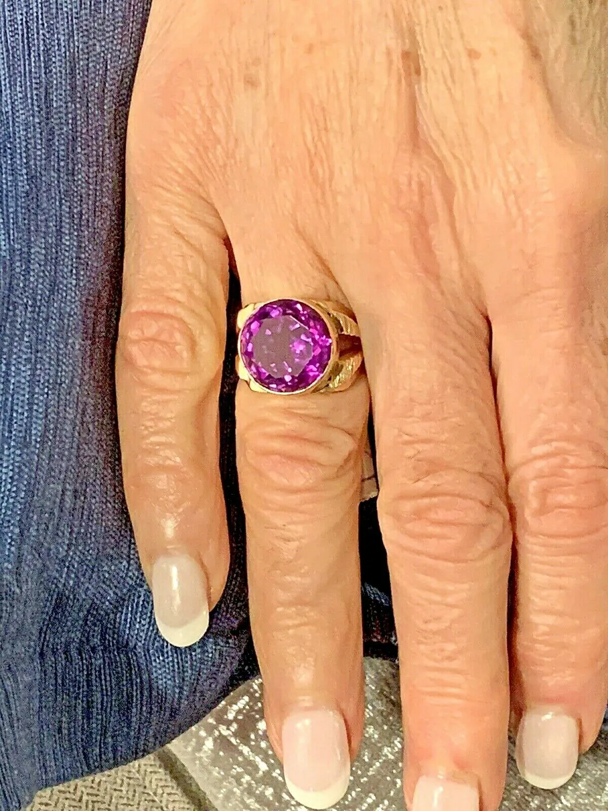 Estate 18k Cocktail Ring w /Large Round Purple Stone Size 7