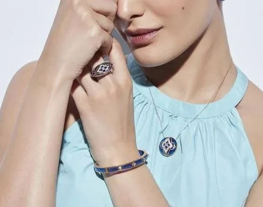 Farah Khan 18K Yellow Gold 8mm Aruba Blue Ceramic Hinged Bangle