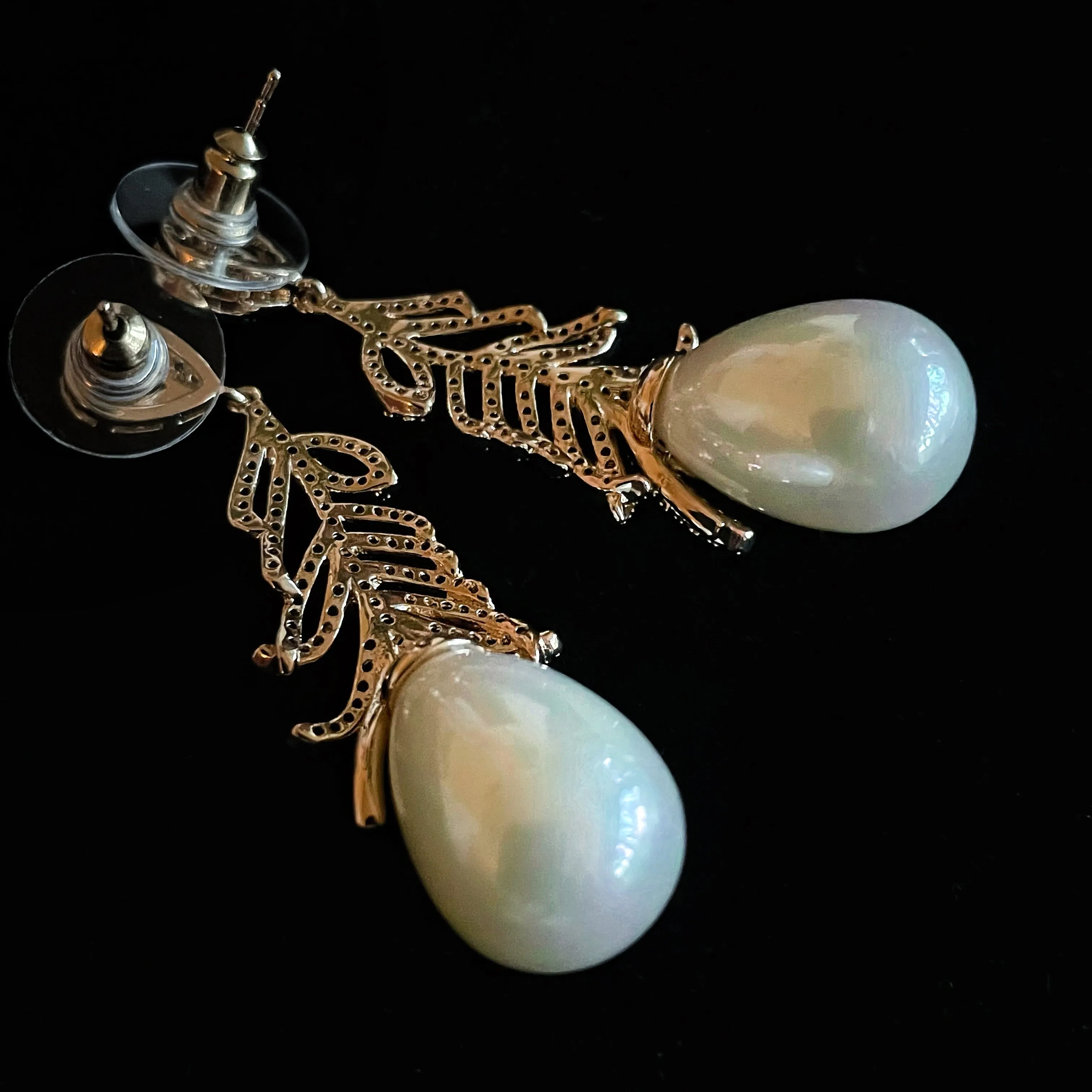 FEATHER PEARL DROP EARRINGS