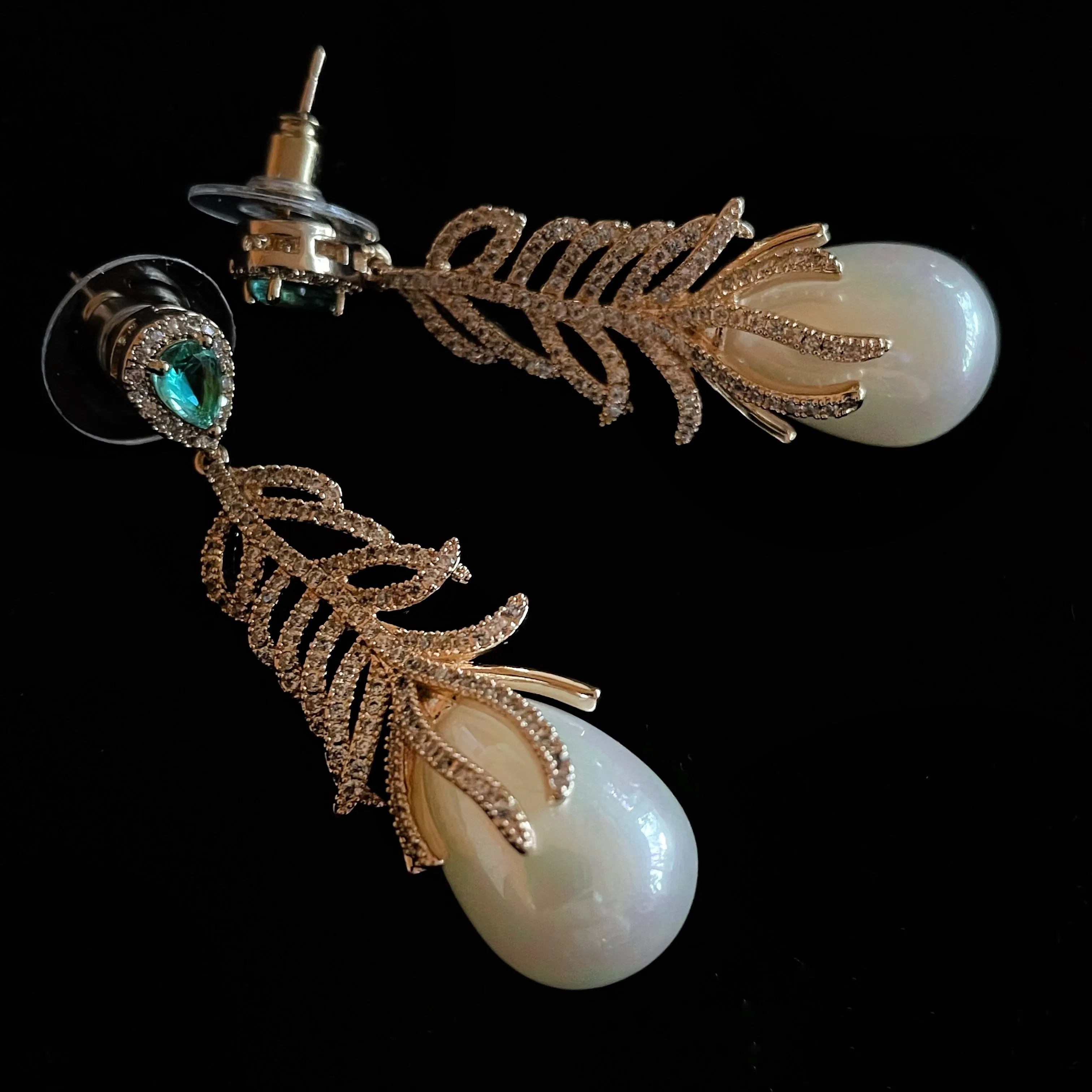 FEATHER PEARL DROP EARRINGS
