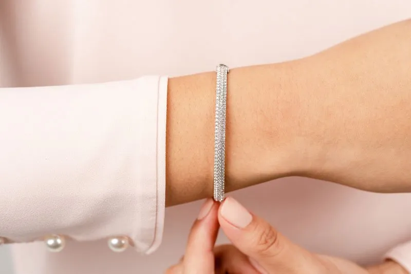 Legendary Curved Diamond Bangle with 0.26 ct.(finished) 2.5mm, 3.3mm