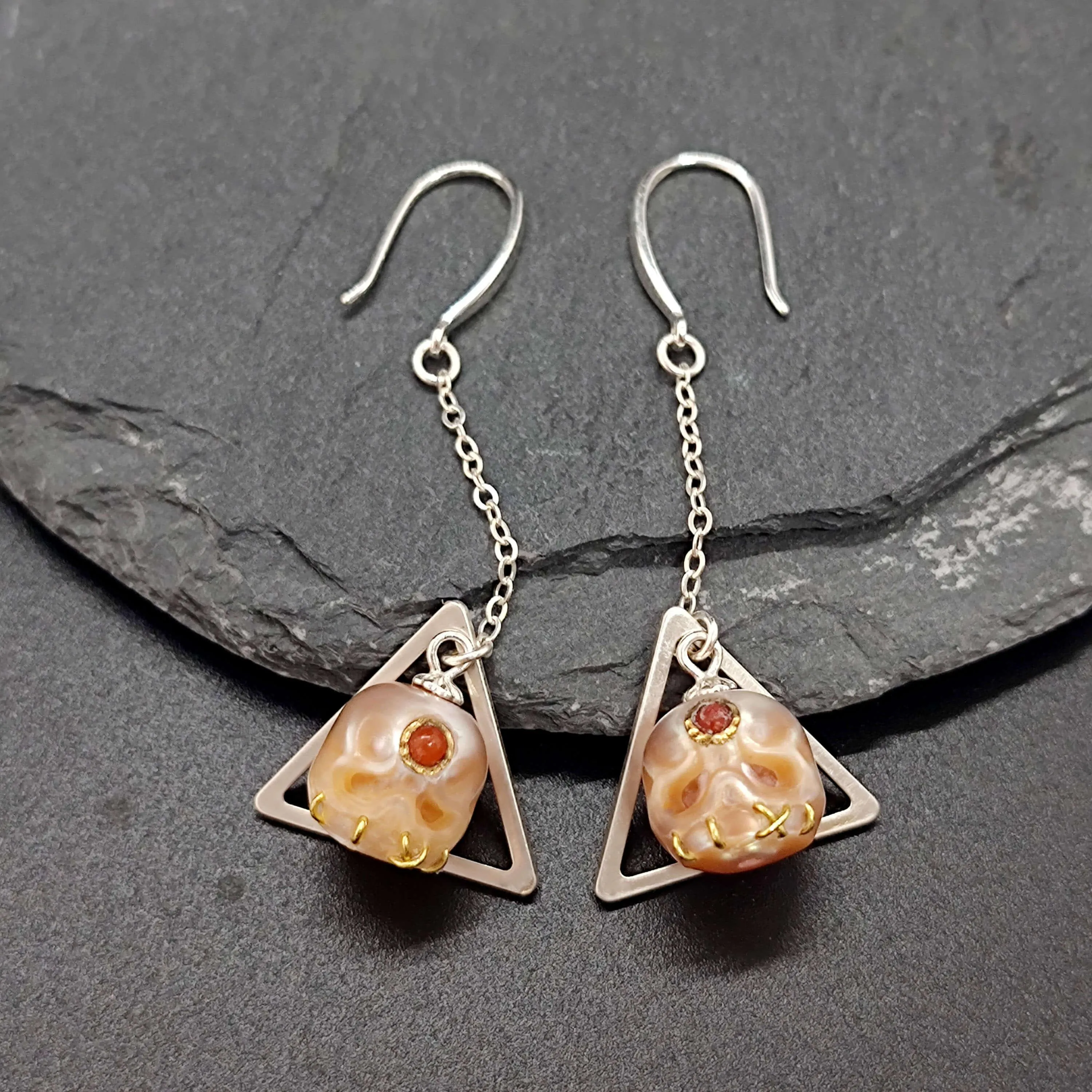 Śmaśana Skull Triangle Drop Earrings