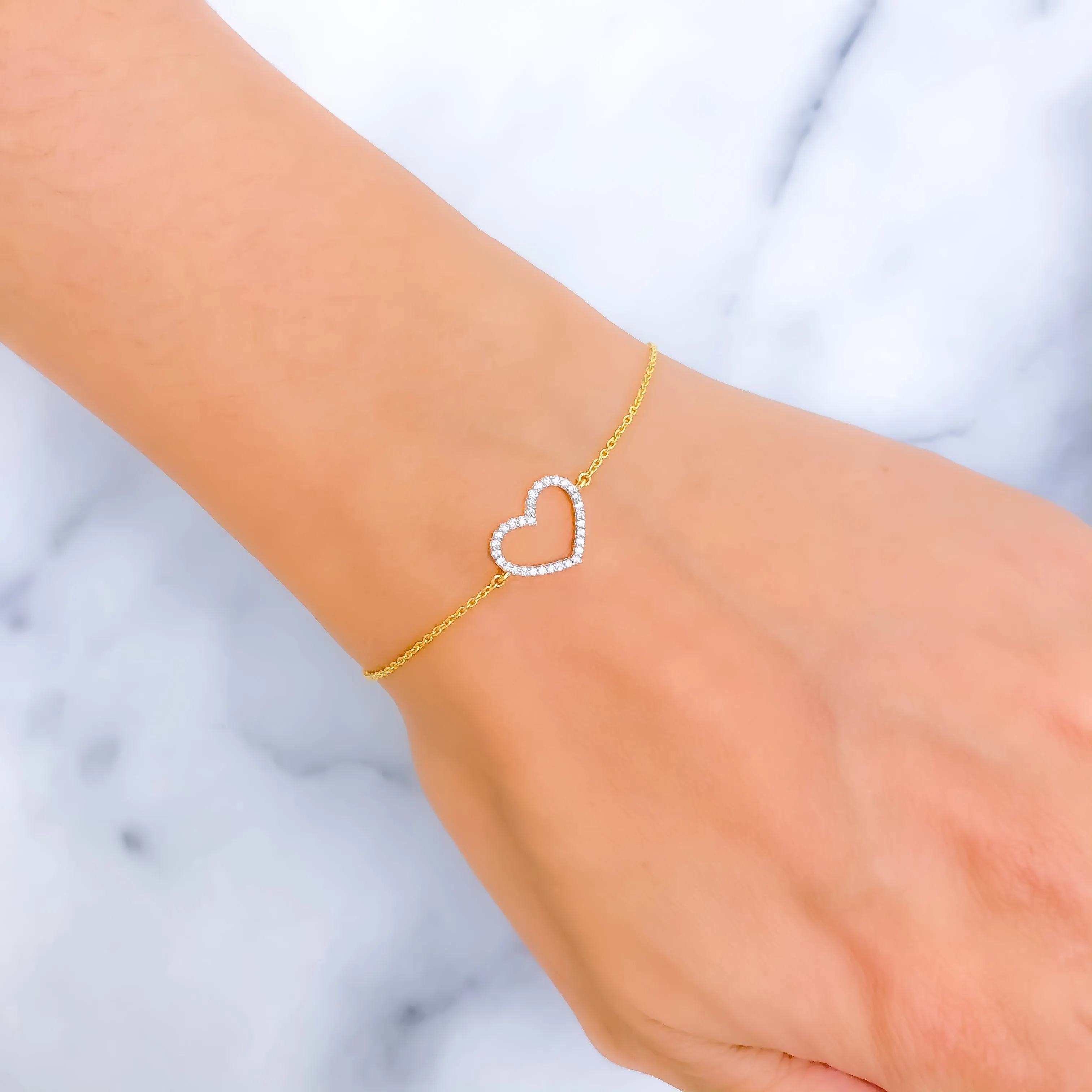 Majestic Heart-Shaped Diamond   18k Gold Bracelet