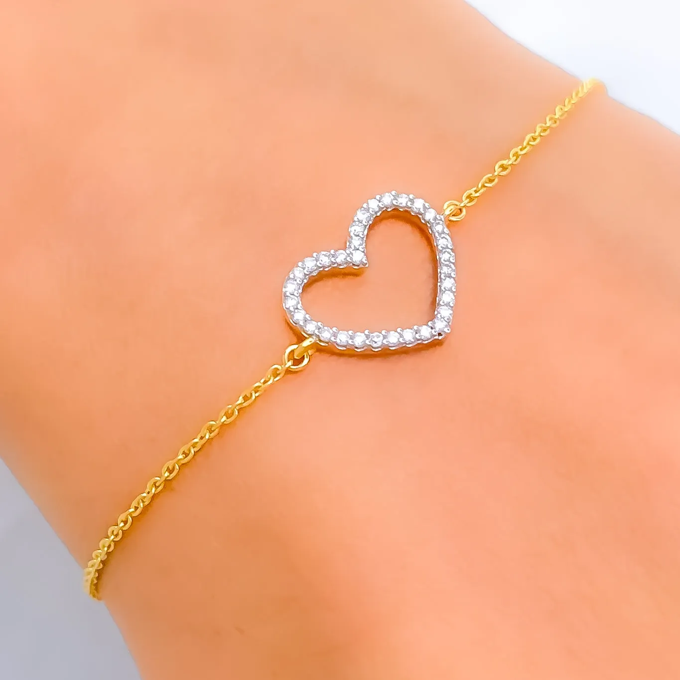 Majestic Heart-Shaped Diamond   18k Gold Bracelet