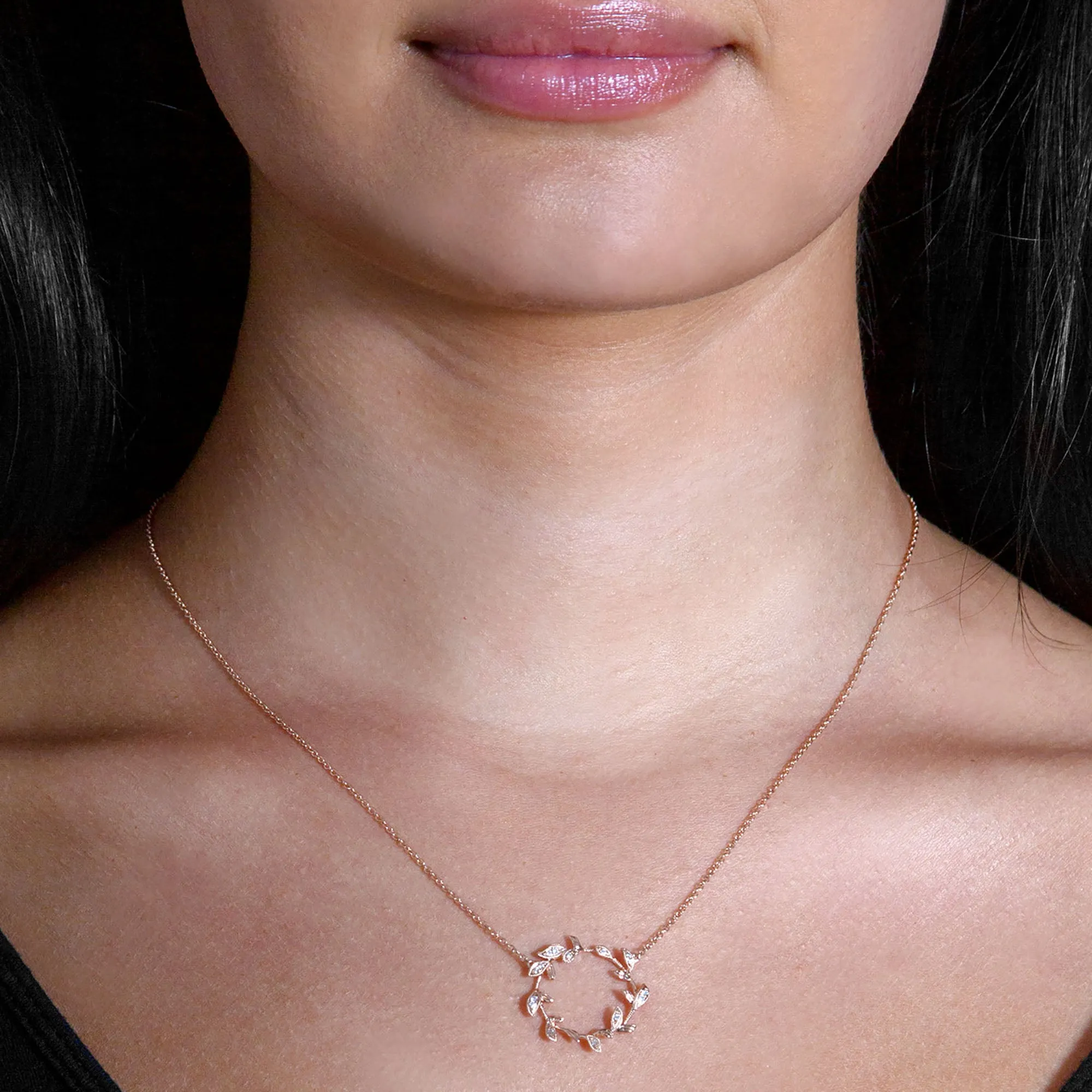 Milgrain Leaf Circle Diamond  Necklace Pendant