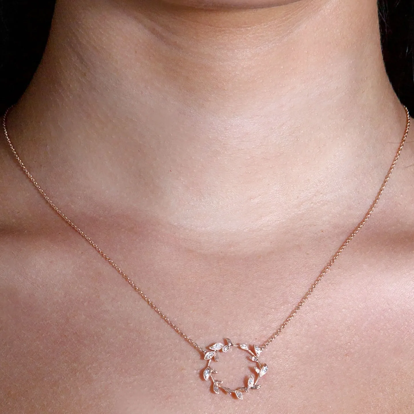 Milgrain Leaf Circle Diamond  Necklace Pendant