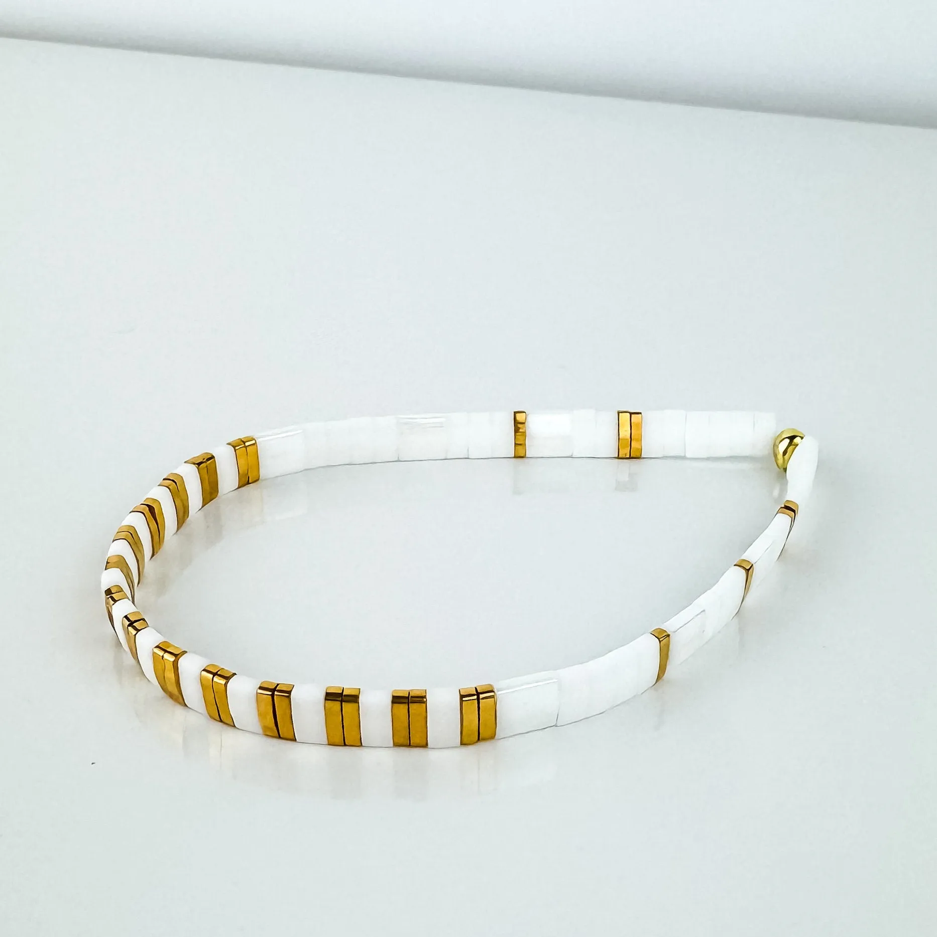 MORE THAN GOLD Glass Tila Bead Stretch Bracelet