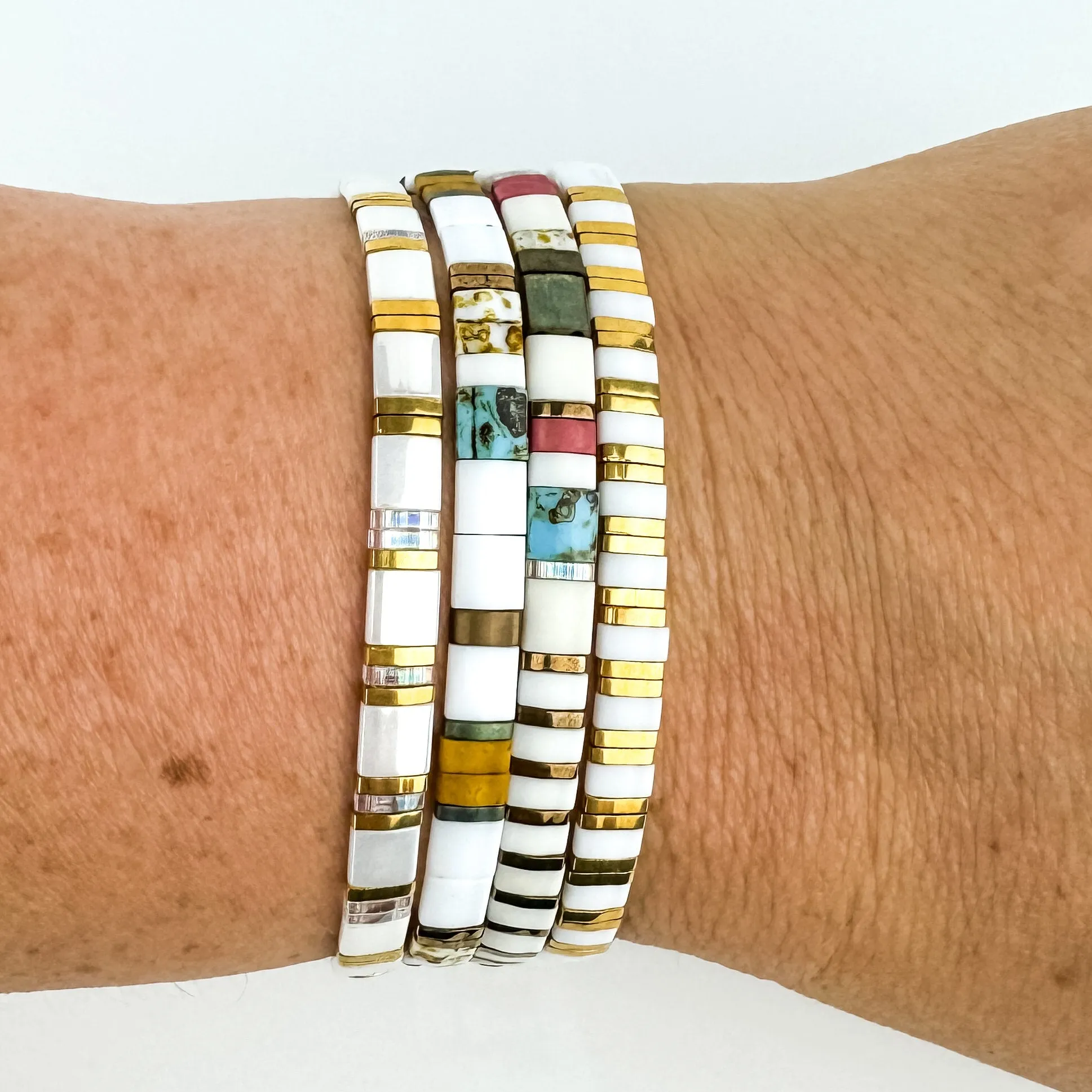 MORE THAN GOLD Glass Tila Bead Stretch Bracelet