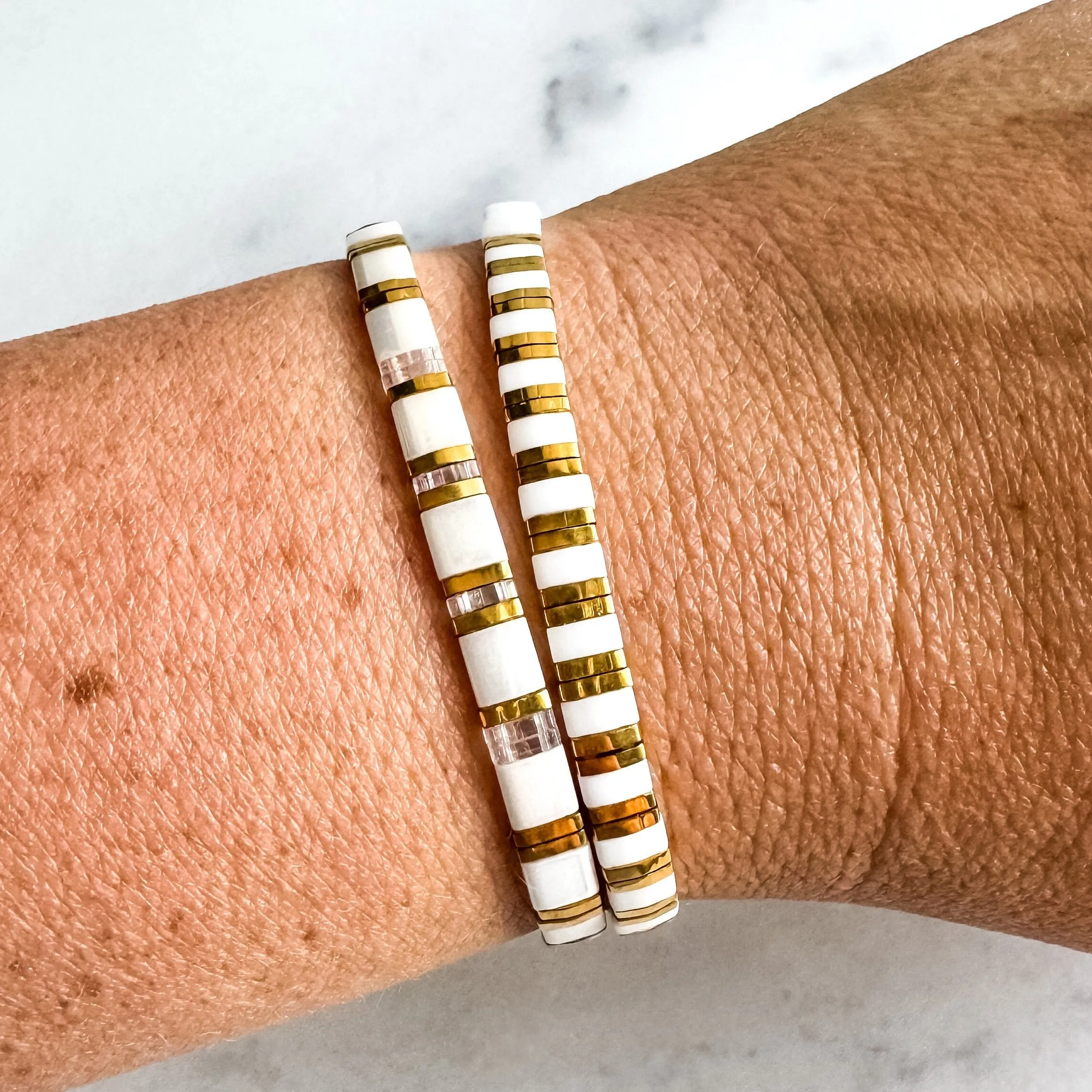 MORE THAN GOLD Glass Tila Bead Stretch Bracelet
