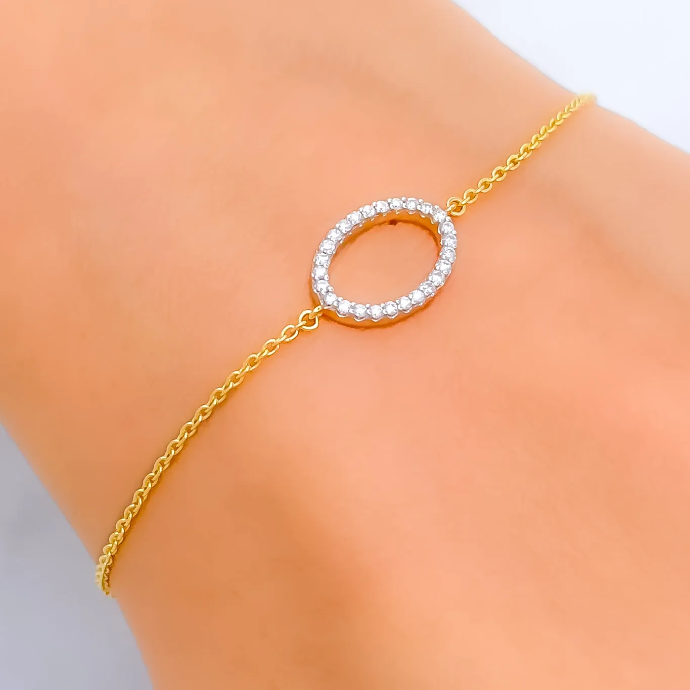 Ornate Oval-Shaped Diamond   18k Gold Bracelet