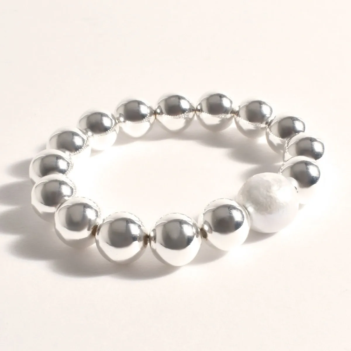Pearl Centre Metal Ball Stretch Bracelet (Silver)