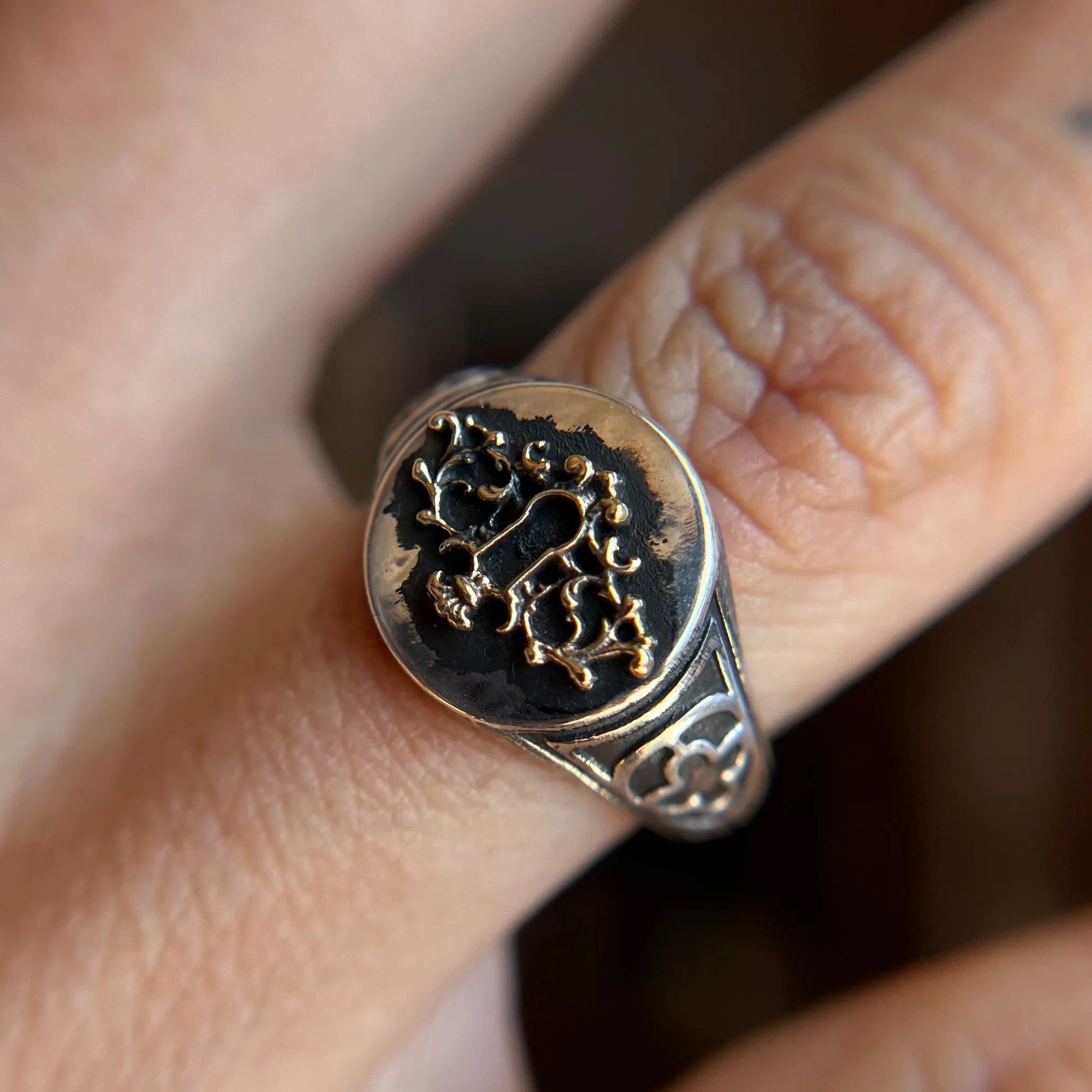 Secret Keyhole Signet