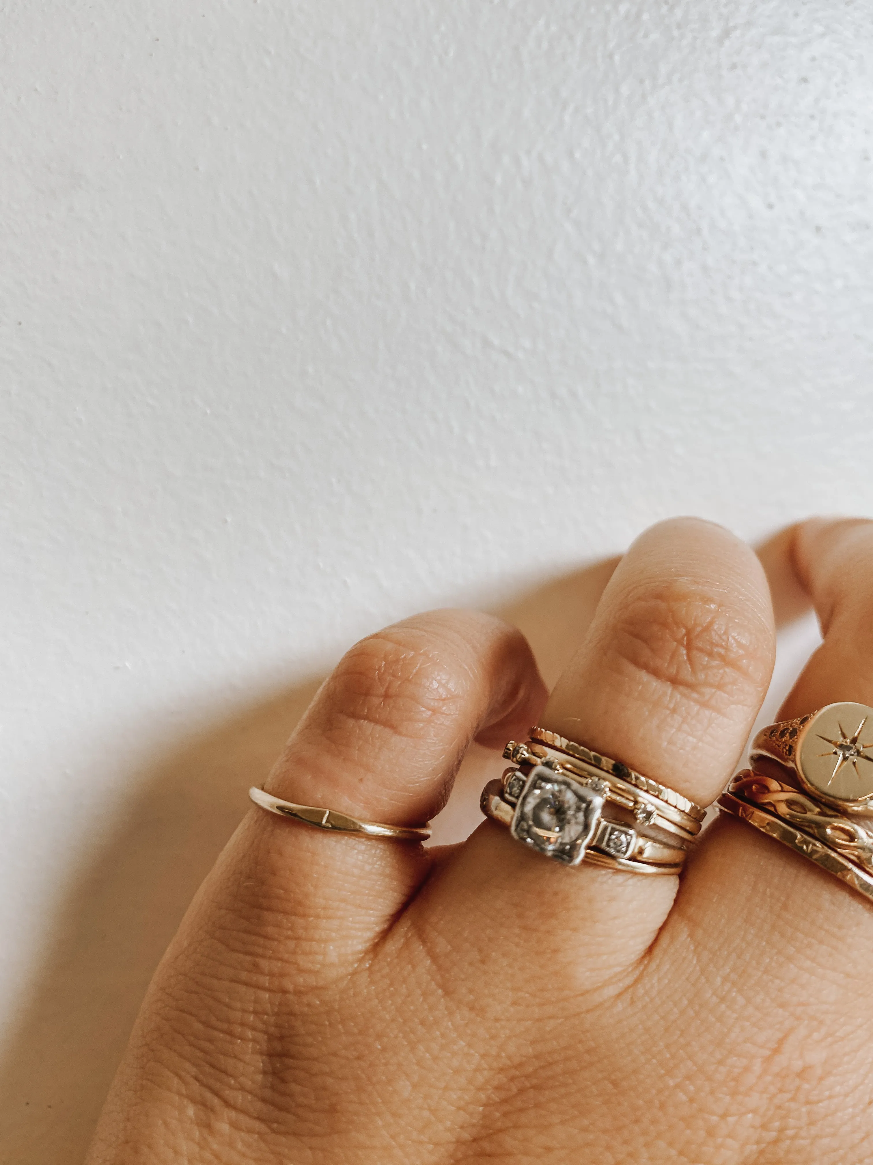 SMALL SIGNET INITIAL RING