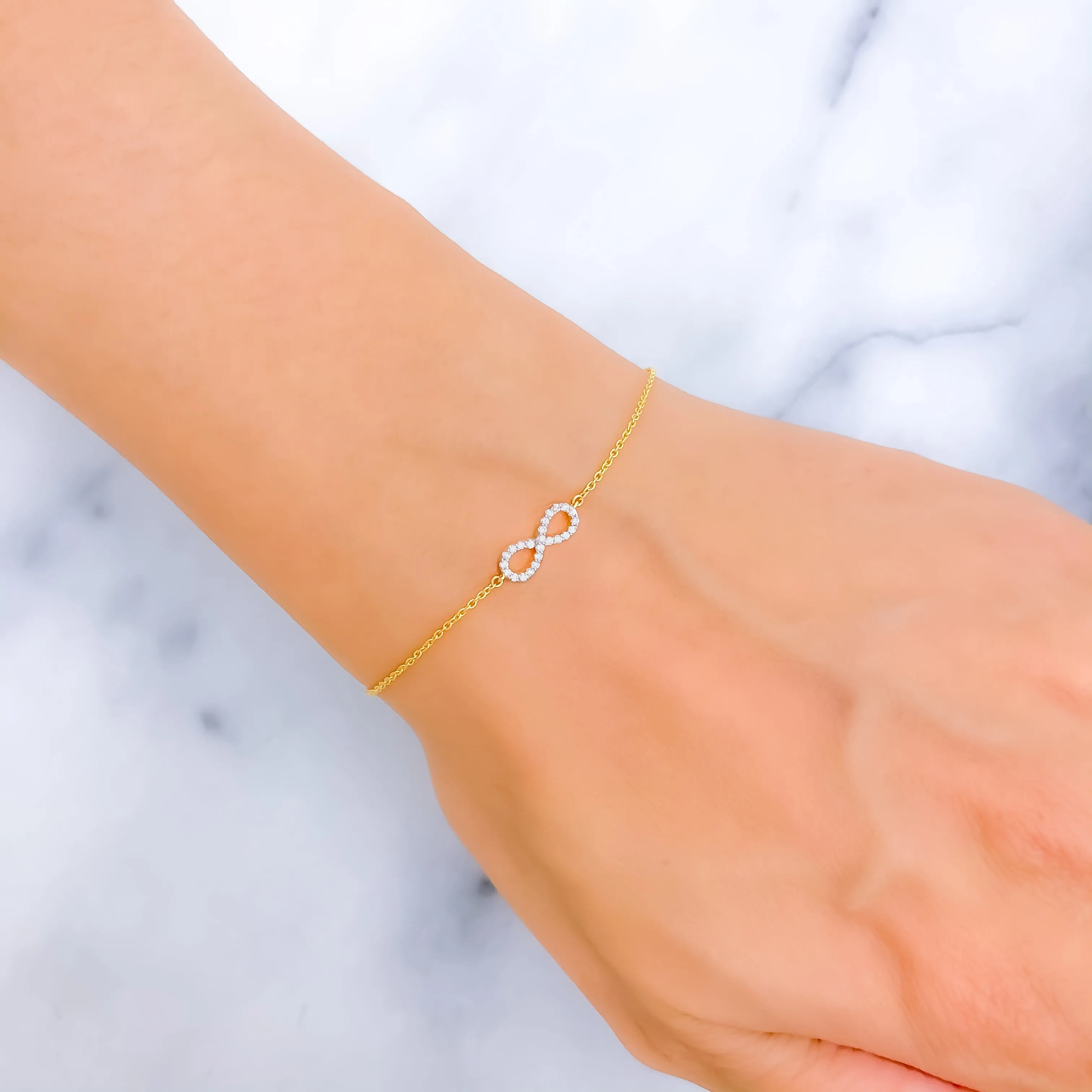 Stylish Radiant Infinity Loop Diamond   18k Gold Bracelet