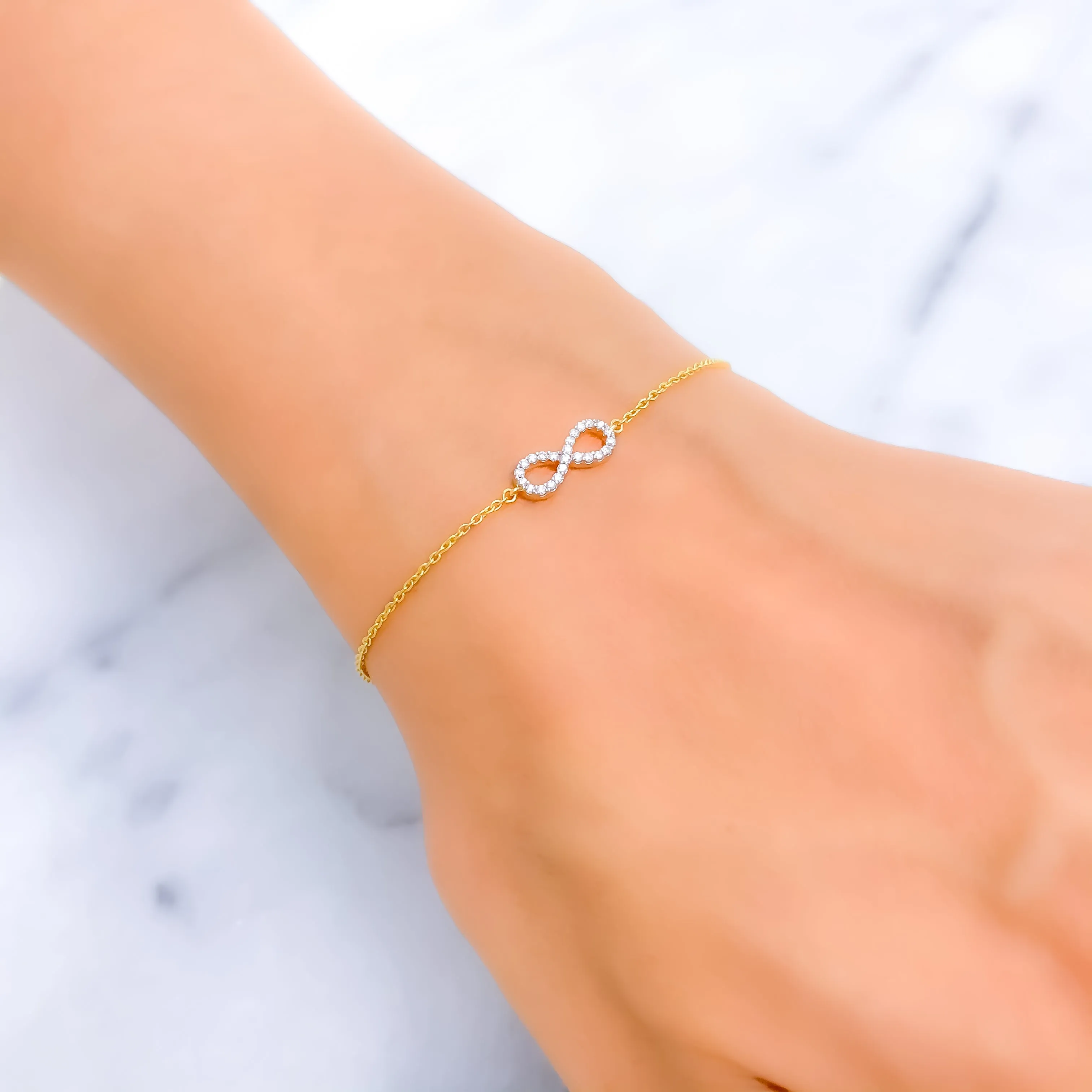 Stylish Radiant Infinity Loop Diamond   18k Gold Bracelet