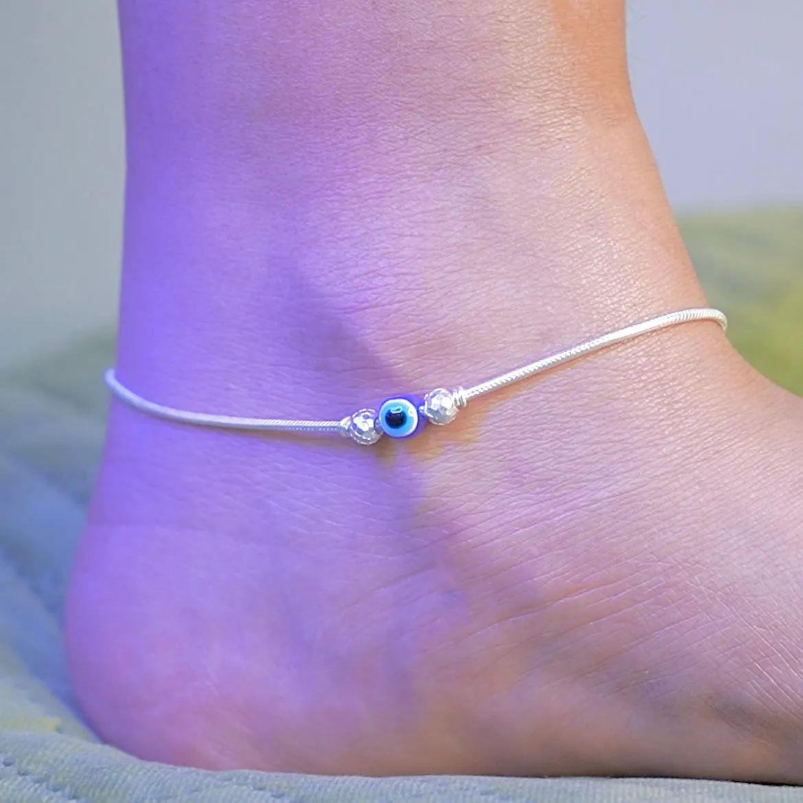 Stylish Silver Anklet Featuring Blue Evil Eye