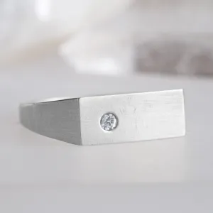 The Lune White Diamond Signet Ring | 14K White Gold