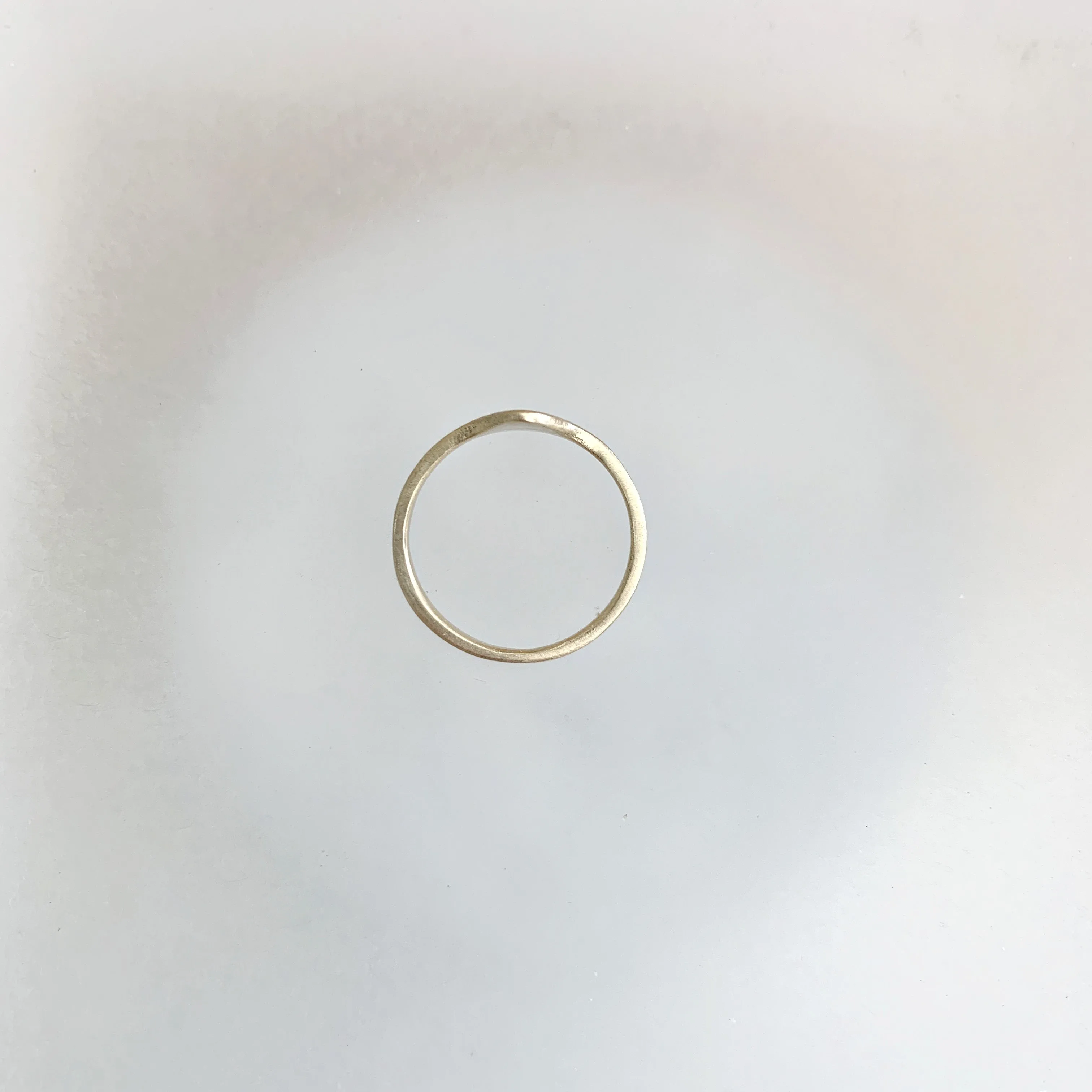 Étoile Signet Ring in 14k Gold Satin Finish