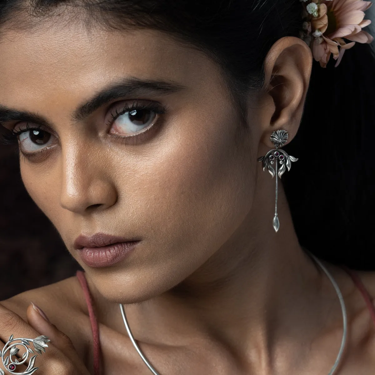 William Morris - Stem Lilly Silver Dangling Earrings by Moha